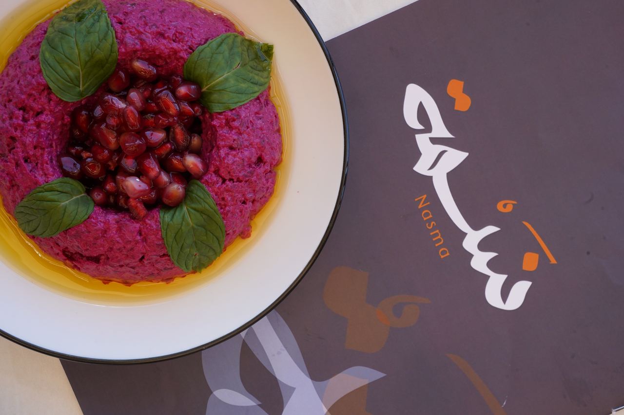 Beet hummus